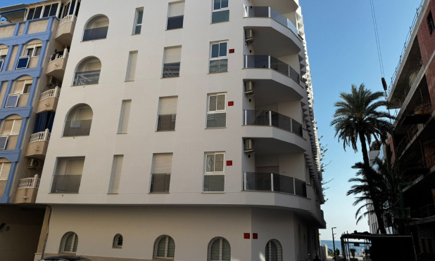 Odsprzedaż - Mieszkanie w bloku - Torrevieja - Playa Los Locos