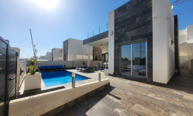 Resale - Villa - Villamartín