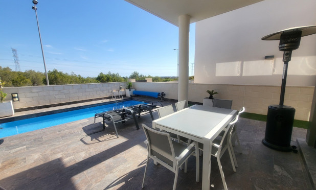 Resale - Villa - Villamartín
