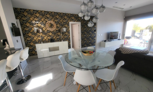 Resale - Villa - Villamartín