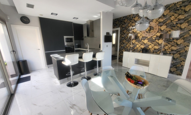 Resale - Villa - Villamartín