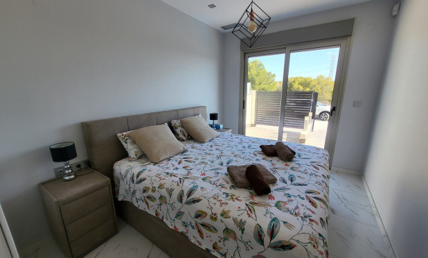 Resale - Villa - Villamartín