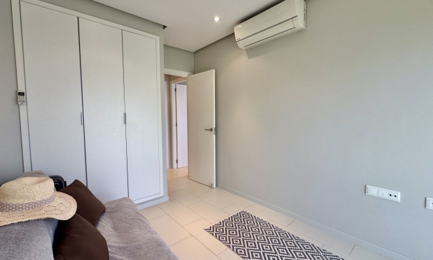 Odsprzedaż - Mieszkanie w bloku - Orihuela Costa - Villamartín