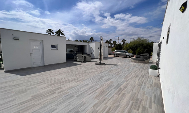 Odsprzedaż - Finca / Nieruchomość wiejska - Elche - La Marina