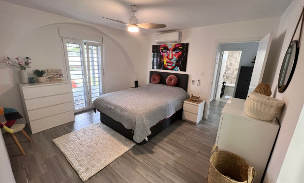 Odsprzedaż - Finca / Nieruchomość wiejska - Elche - La Marina