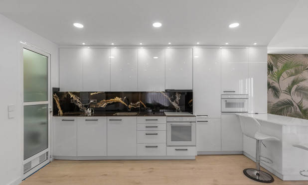 Odsprzedaż - Mieszkanie w bloku - Montesinos - Los Montesinos