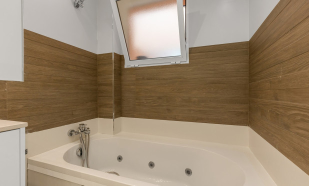 Odsprzedaż - Mieszkanie w bloku - Montesinos - Los Montesinos