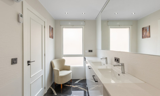 Odsprzedaż - Mieszkanie w bloku - Montesinos - Los Montesinos