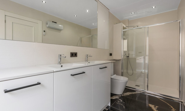 Odsprzedaż - Mieszkanie w bloku - Montesinos - Los Montesinos