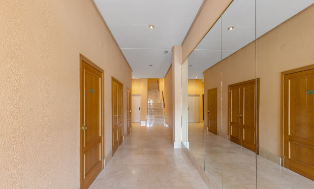 Odsprzedaż - Mieszkanie w bloku - Montesinos - Los Montesinos