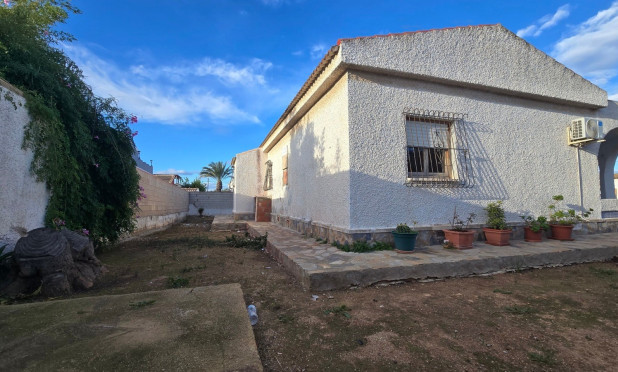 Resale - Villa - Torrevieja - El Chaparal