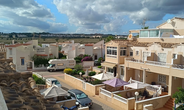 Odsprzedaż - Finca / Nieruchomość wiejska - Orihuela Costa