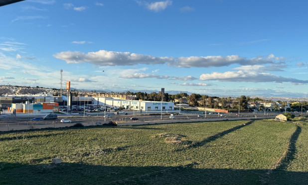 Resale - Apartment / flat - Torrevieja - Punta Prima