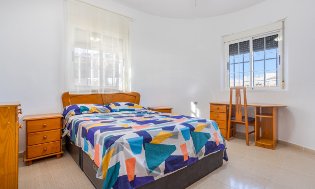 Resale - Villa - Torrevieja - Urbanización San Luis