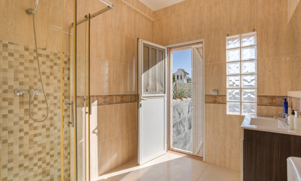 Resale - Villa - Torrevieja - Urbanización San Luis