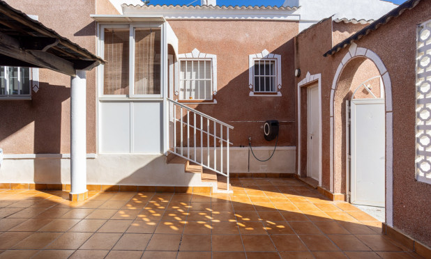 Resale - Villa - Torrevieja - Urbanización San Luis