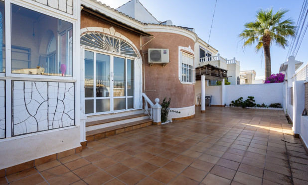 Resale - Villa - Torrevieja - Urbanización San Luis