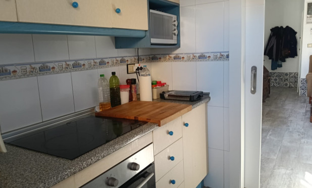 Odsprzedaż - Mieszkanie w bloku - Montesinos - La Herrada