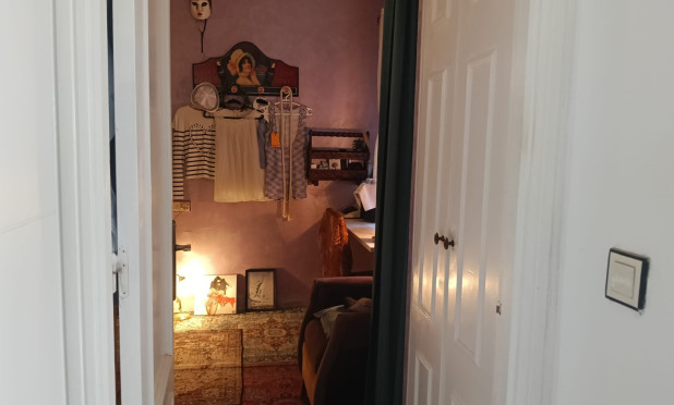 Odsprzedaż - Mieszkanie w bloku - Montesinos - La Herrada