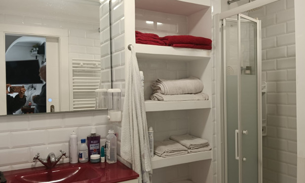 Odsprzedaż - Mieszkanie w bloku - Montesinos - La Herrada