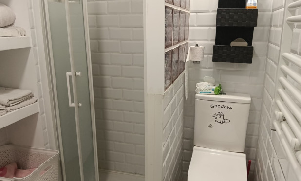 Odsprzedaż - Mieszkanie w bloku - Montesinos - La Herrada