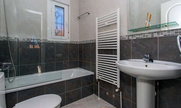 Resale - Finca / Country Property - Rojales - Pueblo