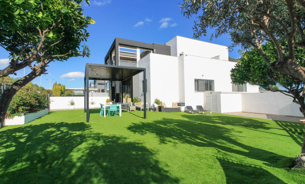 Resale - Townhouse - Torrevieja - Aguas Nuevas