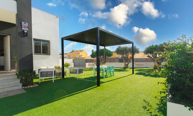 Resale - Townhouse - Torrevieja - Aguas Nuevas