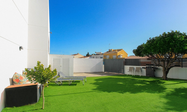 Resale - Townhouse - Torrevieja - Aguas Nuevas