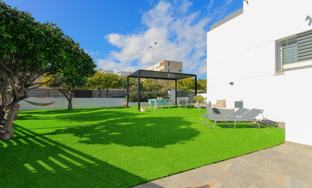 Resale - Townhouse - Torrevieja - Aguas Nuevas