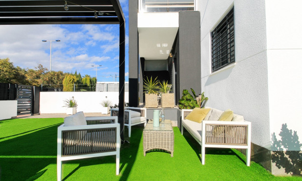 Resale - Townhouse - Torrevieja - Aguas Nuevas