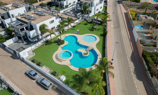 Resale - Townhouse - Torrevieja - Aguas Nuevas