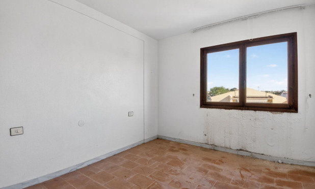 Resale - Apartment / flat - Torrevieja - Calas blanca