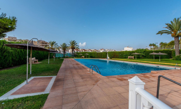 Resale - Apartment / flat - Torrevieja - Calas blanca