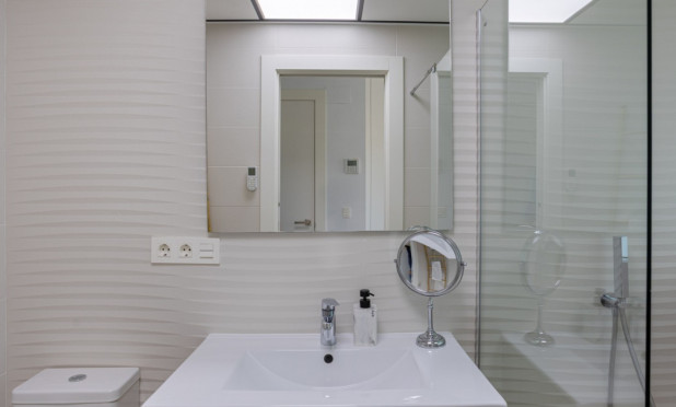 Herverkoop - Herenhuis - Benijofar