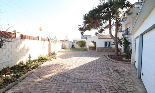 Resale - Villa - Orihuela Costa - Los Dolses