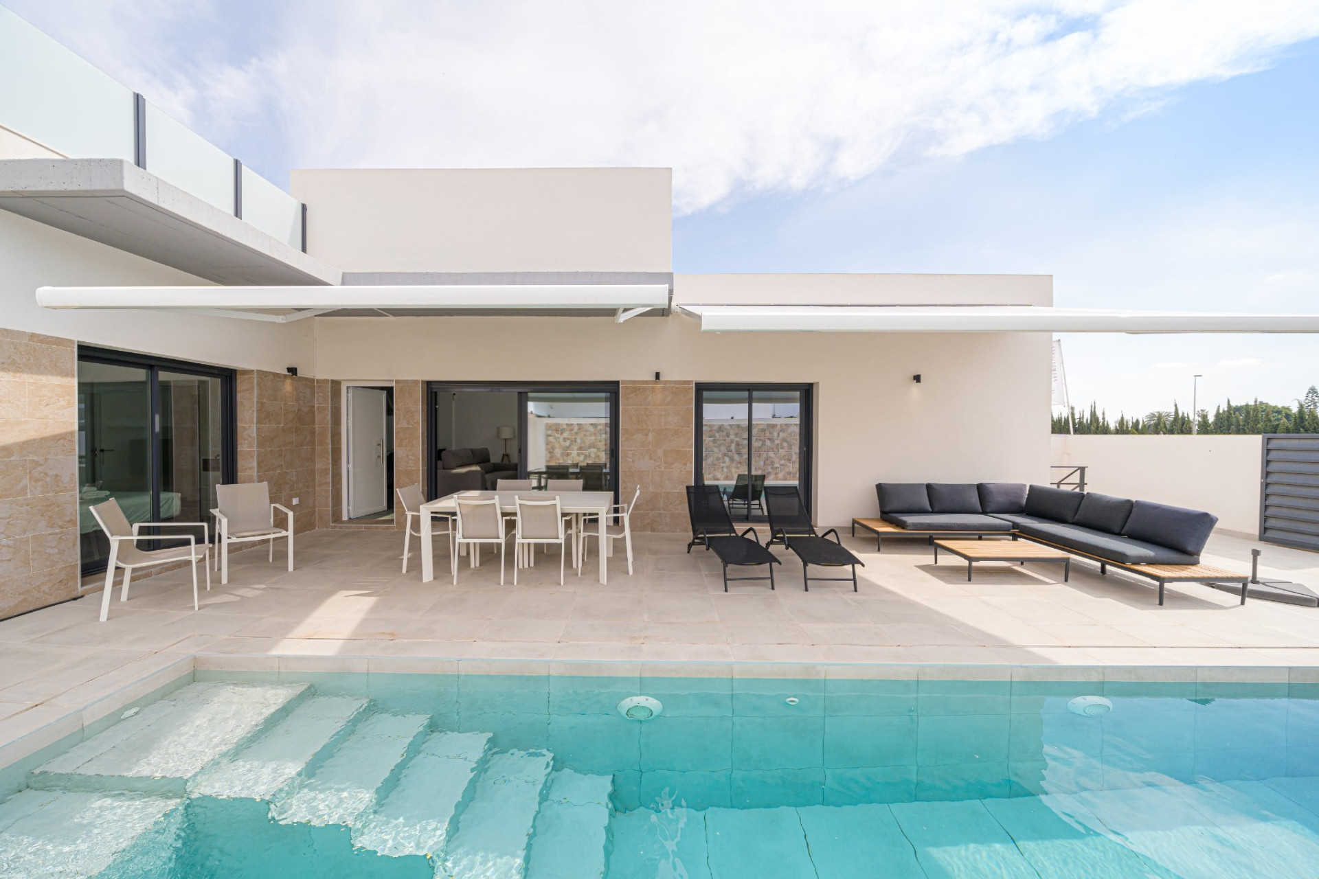 Resale - Townhouse - Daya Nueva