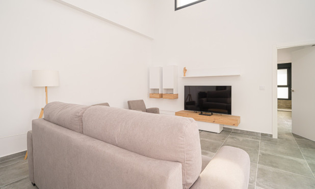 Resale - Townhouse - Daya Nueva