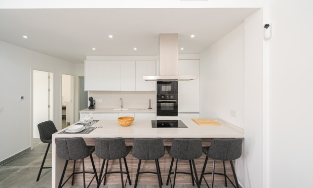 Resale - Townhouse - Daya Nueva