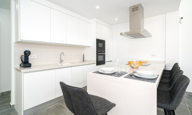 Resale - Townhouse - Daya Nueva