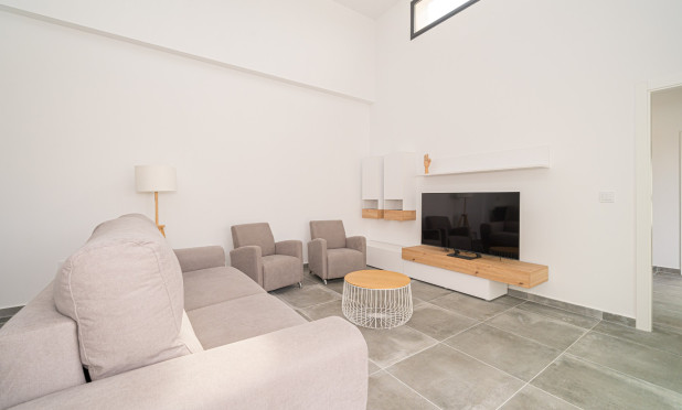 Resale - Townhouse - Daya Nueva