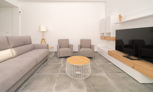 Resale - Townhouse - Daya Nueva