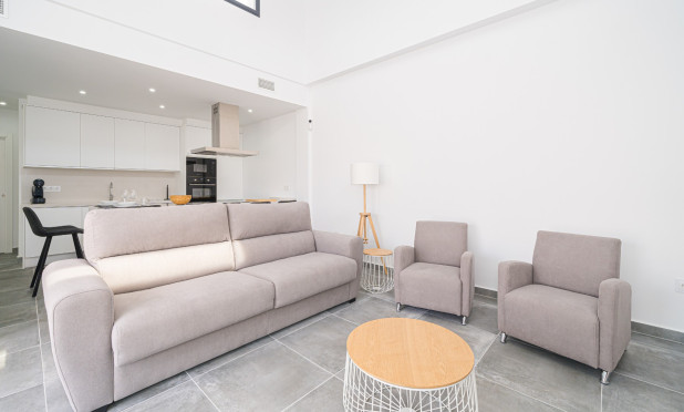 Resale - Townhouse - Daya Nueva