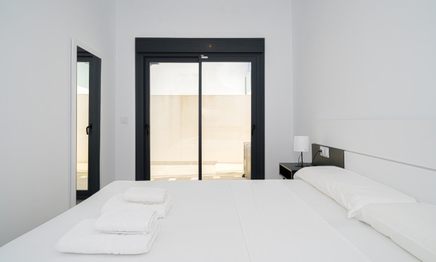 Resale - Townhouse - Daya Nueva