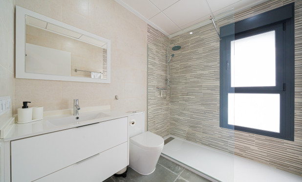 Resale - Townhouse - Daya Nueva