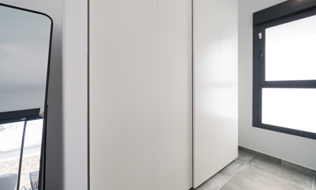 Resale - Townhouse - Daya Nueva