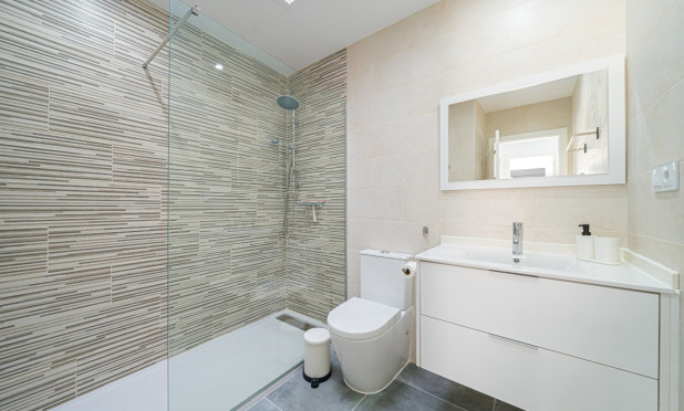 Resale - Townhouse - Daya Nueva