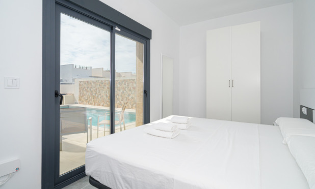 Resale - Townhouse - Daya Nueva