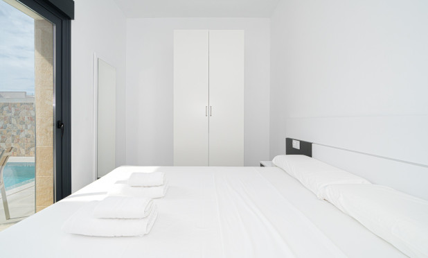 Resale - Townhouse - Daya Nueva