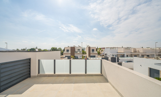 Resale - Townhouse - Daya Nueva